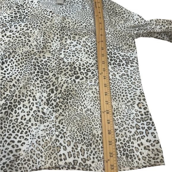 Chicos Leopard Print Button Front Blouse women’s Size 0 US 4/6) neutral new chic - Picture 7 of 12